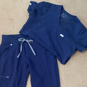 FIGS navy scrub set - small
